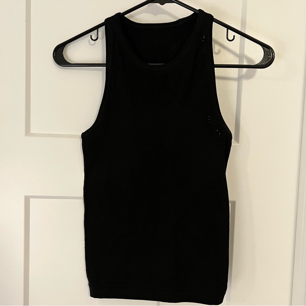 Lululemon tank top black laser cut size 6 small